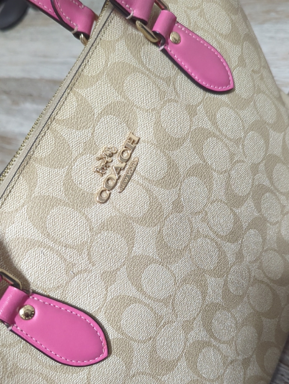 Coach Gallery Tote in Signature Canvas - Khaki & Electric Pink CH504 - Picture 4 of 11